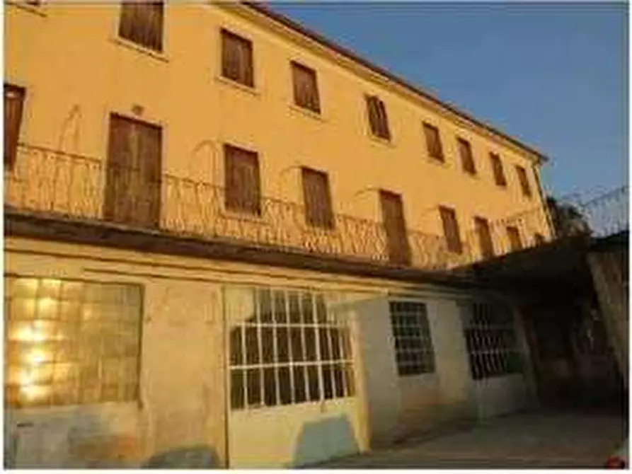 Immagine 3 di Capannone industriale in vendita  in Località Gamberon 17 a Caprino Veronese