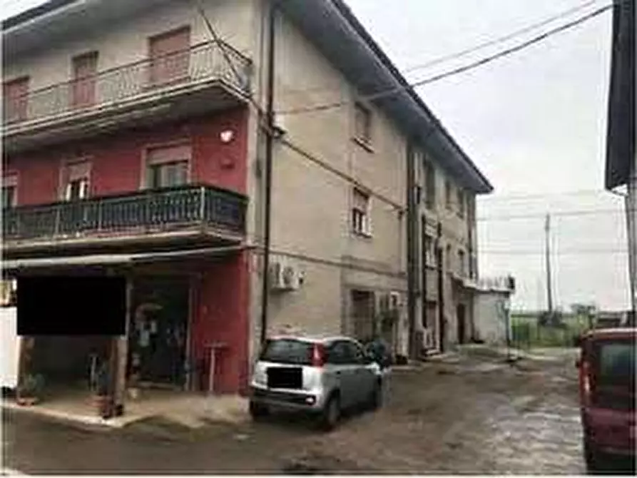 Immagine 7 di Negozio in vendita  in Via Calcinaro 747 a Salizzole