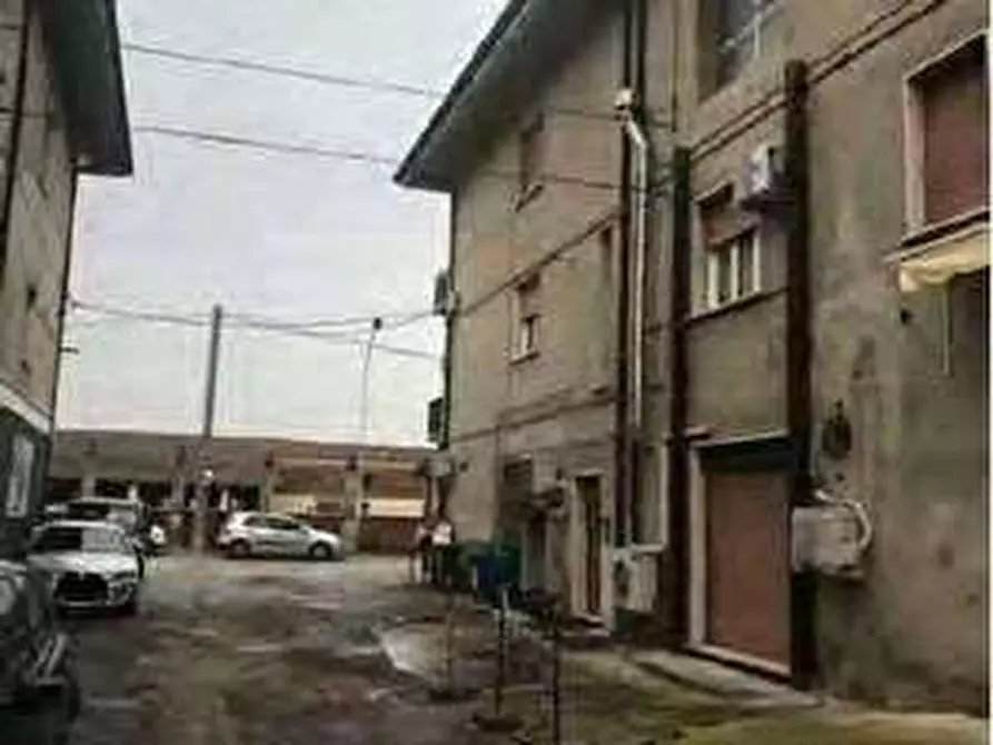 Immagine 10 di Negozio in vendita  in Via Calcinaro 747 a Salizzole