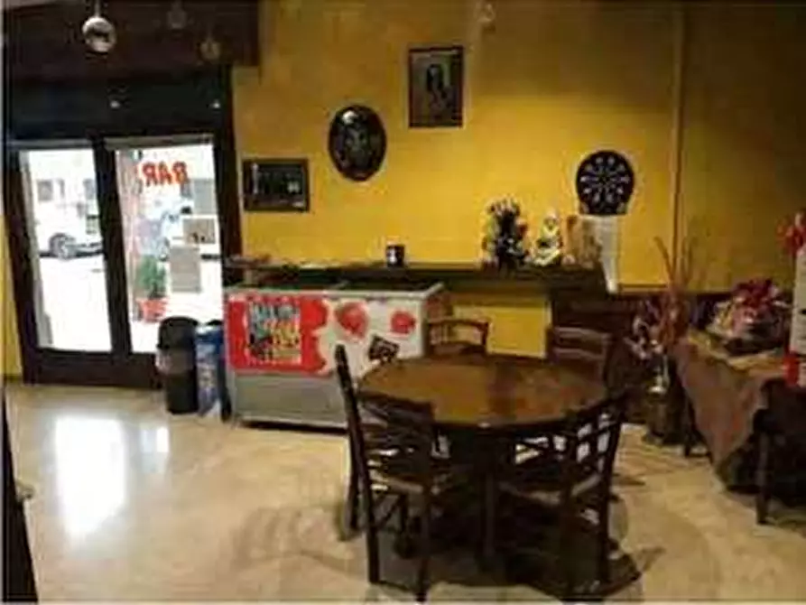 Immagine 12 di Negozio in vendita  in Via Calcinaro 747 a Salizzole