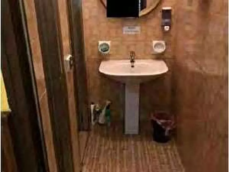 Immagine 19 di Negozio in vendita  in Via Calcinaro 747 a Salizzole