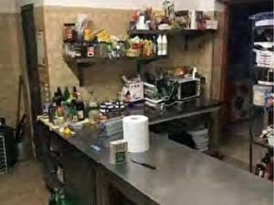 Immagine 22 di Negozio in vendita  in Via Calcinaro 747 a Salizzole