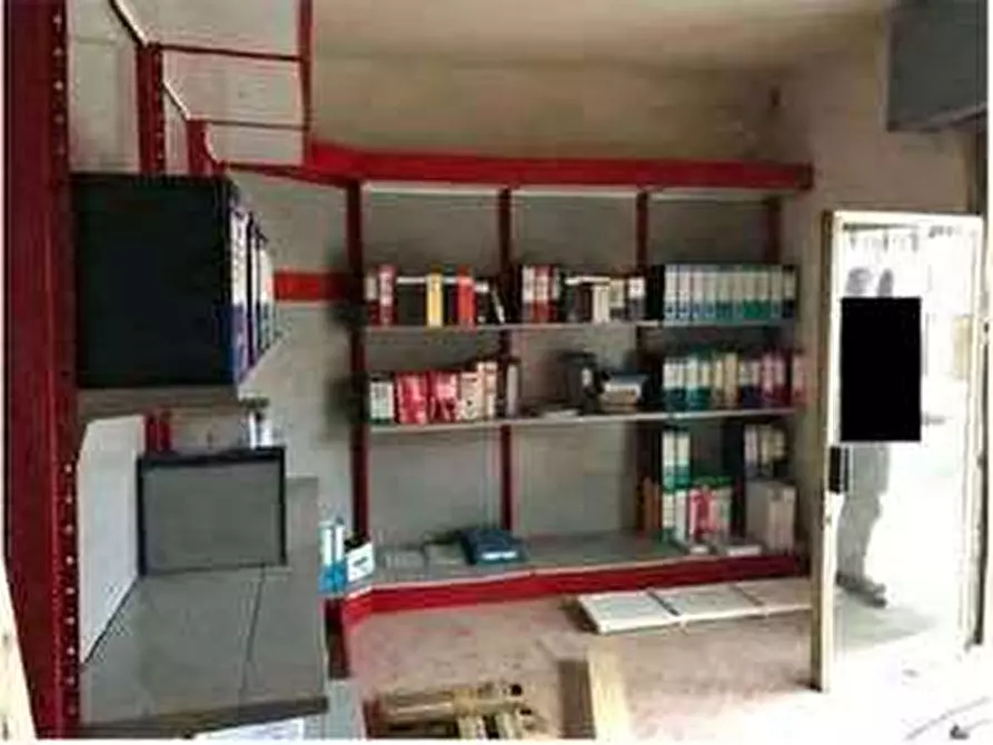 Immagine 25 di Negozio in vendita  in Via Calcinaro 747 a Salizzole