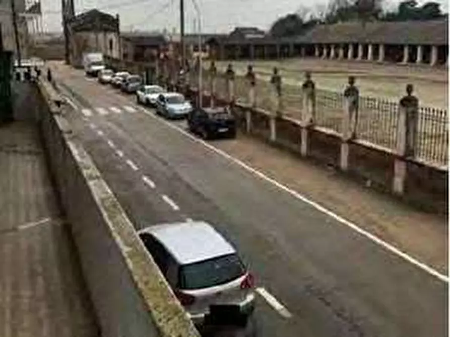 Immagine 34 di Negozio in vendita  in Via Calcinaro 747 a Salizzole