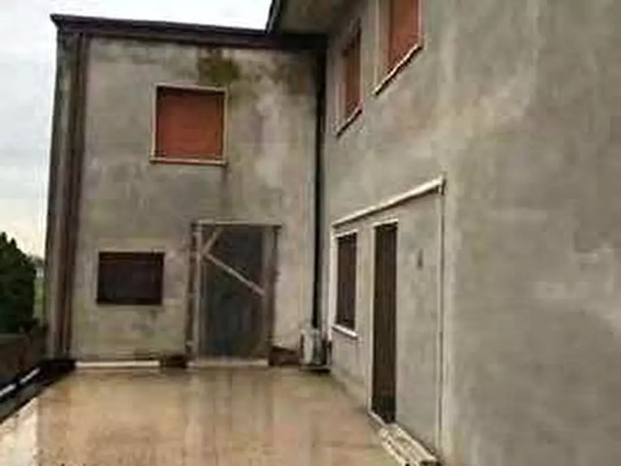 Immagine 36 di Negozio in vendita  in Via Calcinaro 747 a Salizzole