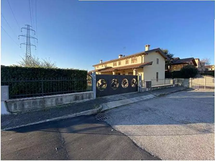 Immagine 13 di Porzione di villa in vendita  in Via Castelfidardo 1 a Bussolengo