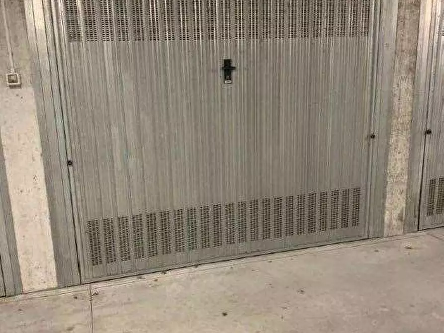 Immagine 3 di Garage in vendita  in Via goffredo mameli 19 a Castelnuovo Del Garda