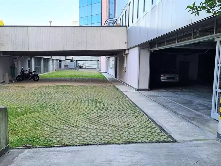 Immagine 6 di Posto auto in vendita  in Via Alberto Dominutti 6 a Verona