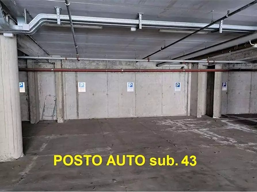 Immagine 1 di Posto auto in vendita  in Via Alberto Dominutti 6 a Verona