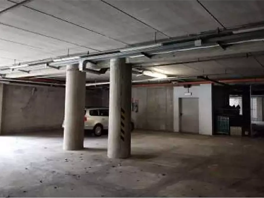 Immagine 11 di Posto auto in vendita  in Via Alberto Dominutti 6 a Verona