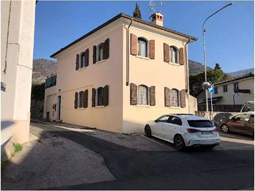 Immagine 1 di Porzione di casa in vendita  in Via Corrubio 73 a Caprino Veronese