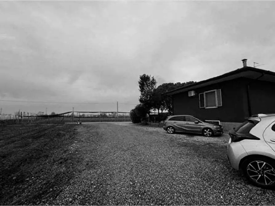 Immagine 2 di Porzione di casa in vendita  in Via Alpone 16 a Buttapietra