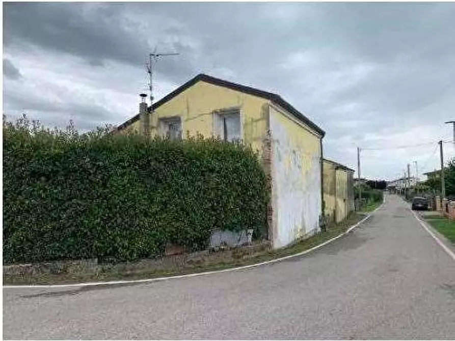 Immagine 4 di Porzione di casa in vendita  in Via Giacomo Leopardi 409/2 a Castagnaro