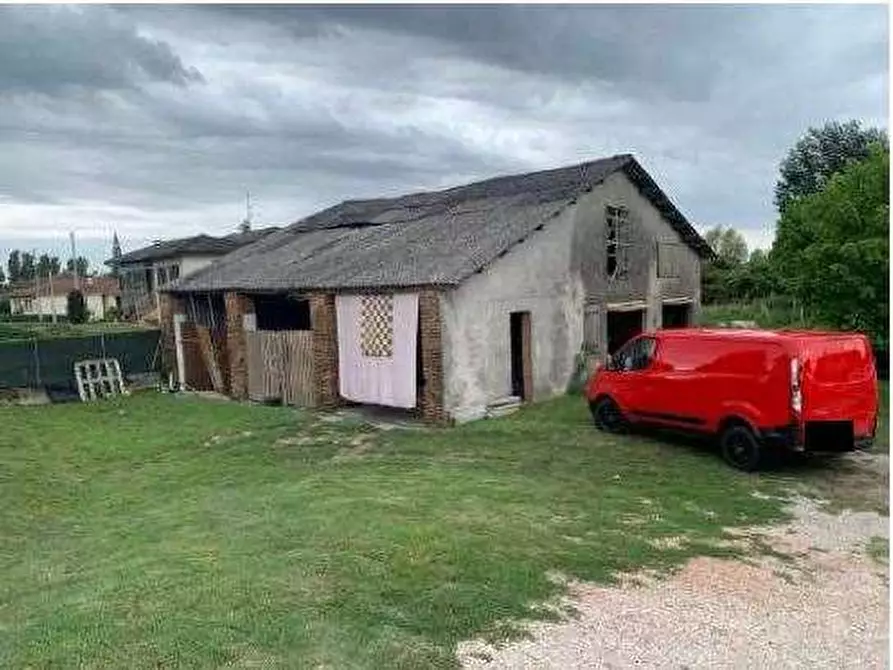 Immagine 14 di Porzione di casa in vendita  in Via Giacomo Leopardi 409/2 a Castagnaro
