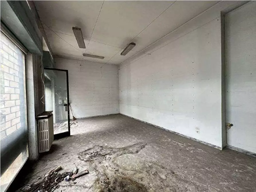 Immagine 3 di Negozio in vendita  in Via Cefalonia 9 a Verona