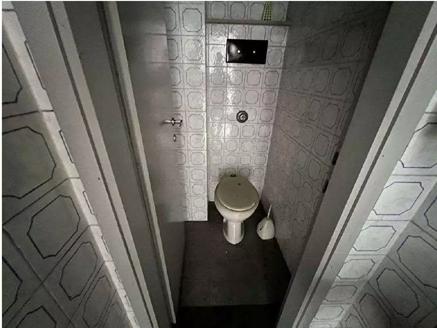 Immagine 6 di Negozio in vendita  in Via Cefalonia 9 a Verona