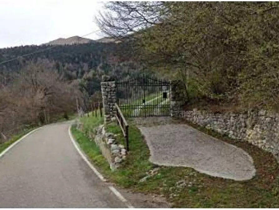 Immagine 27 di Villa in vendita  in Via Generale Graziani 1 a Ferrara Di Monte Baldo