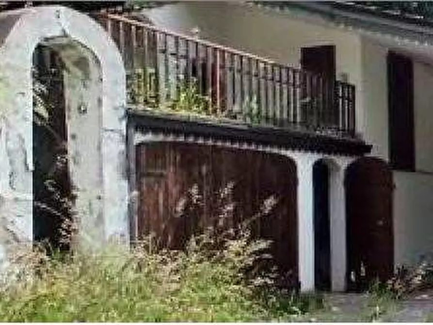 Immagine 28 di Villa in vendita  in Via Generale Graziani 1 a Ferrara Di Monte Baldo