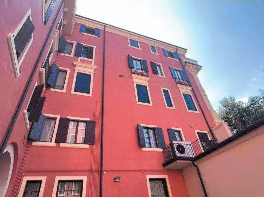 Immagine 5 di Appartamento in vendita  in Corso Porta Nuova  133 a Verona
