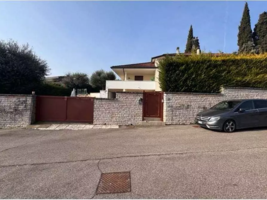 Immagine 1 di Porzione di casa in vendita  in Via Monte Baldo  10 a Lavagno