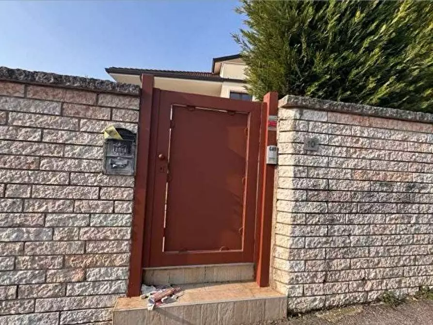 Immagine 2 di Porzione di casa in vendita  in Via Monte Baldo  10 a Lavagno