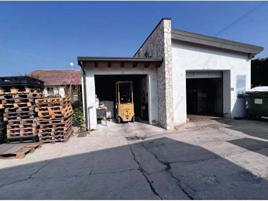 Immagine 4 di Laboratorio in vendita  in Via Riccadonna  1 a Zevio