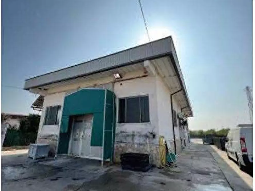 Immagine 6 di Laboratorio in vendita  in Via Riccadonna  1 a Zevio