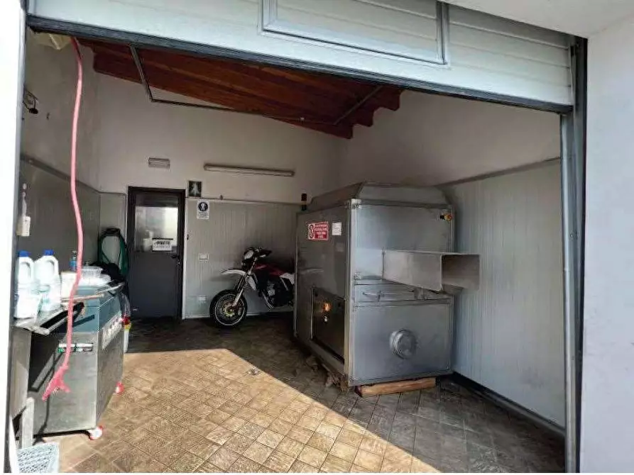 Immagine 23 di Laboratorio in vendita  in Via Riccadonna  1 a Zevio