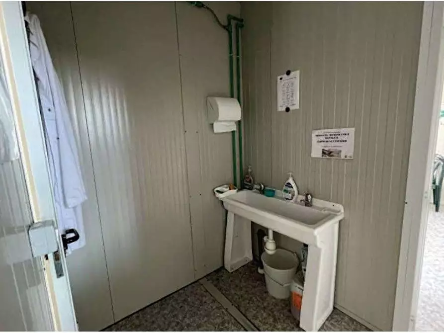 Immagine 25 di Laboratorio in vendita  in Via Riccadonna  1 a Zevio