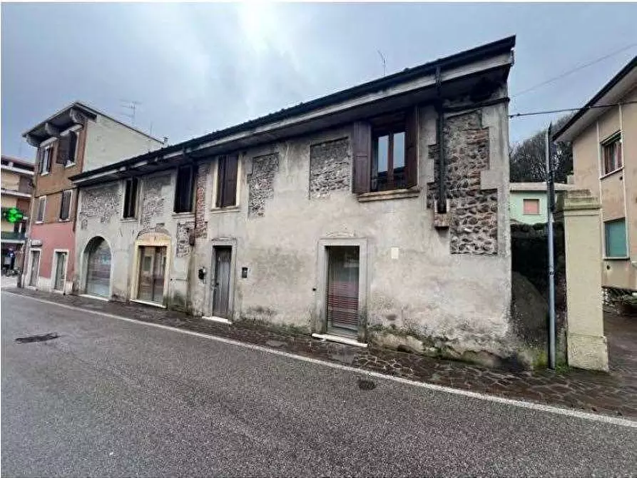 Immagine 1 di Appartamento in vendita  in Via San Rocco 43 a Valeggio Sul Mincio