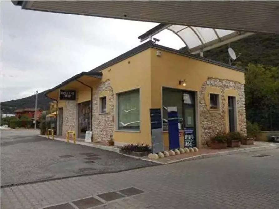 Immagine 6 di Negozio in vendita  in Via Tubaldini 8 a Grezzana