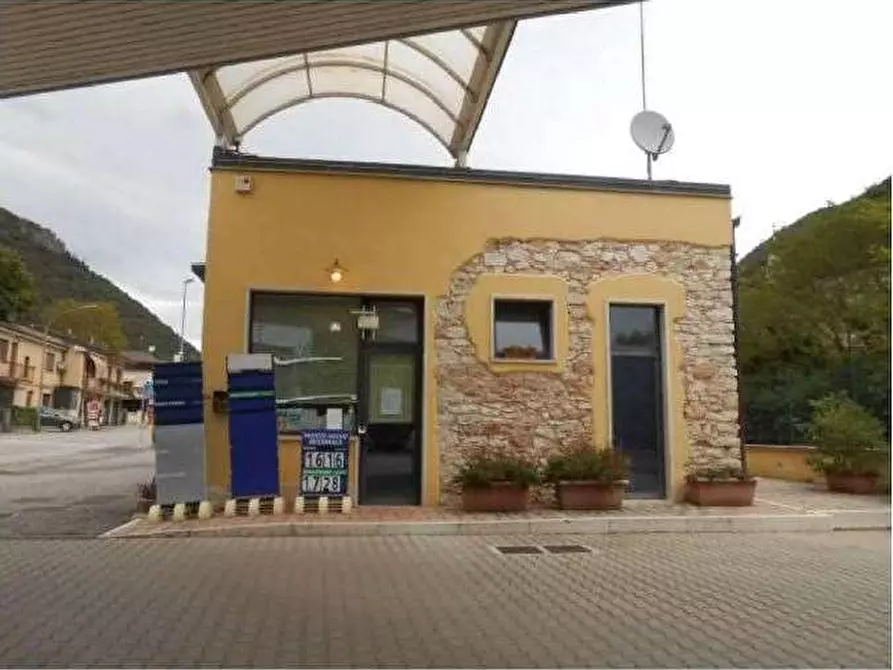 Immagine 9 di Negozio in vendita  in Via Tubaldini 8 a Grezzana