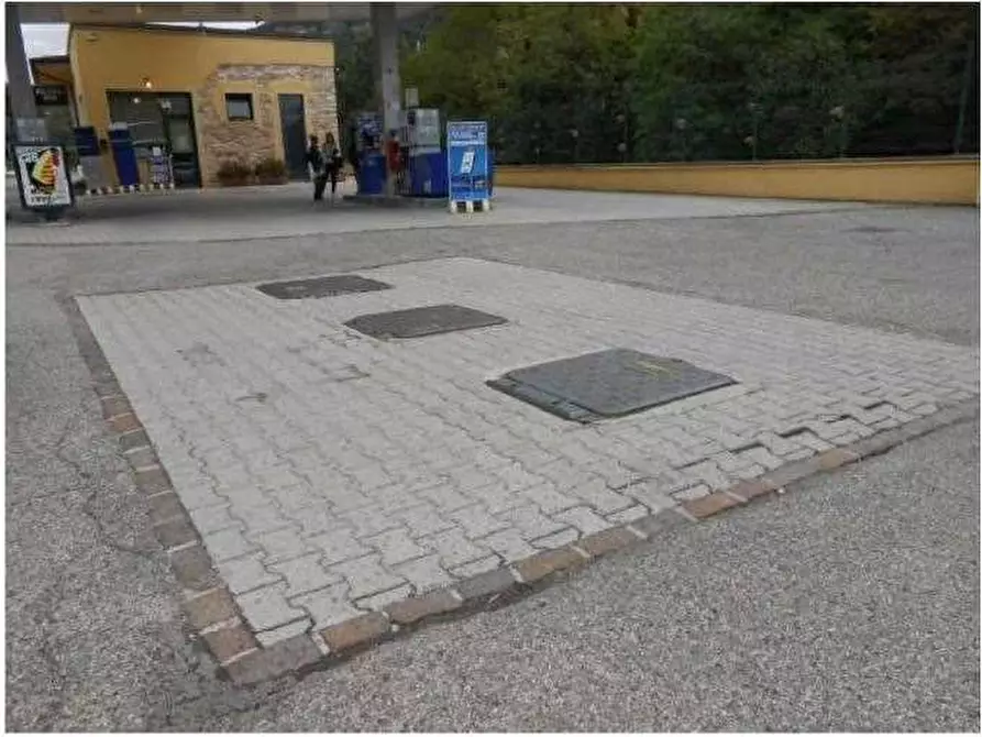 Immagine 10 di Negozio in vendita  in Via Tubaldini 8 a Grezzana