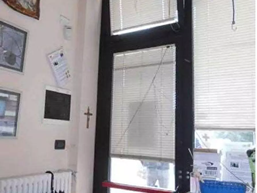 Immagine 12 di Negozio in vendita  in Via Tubaldini 8 a Grezzana