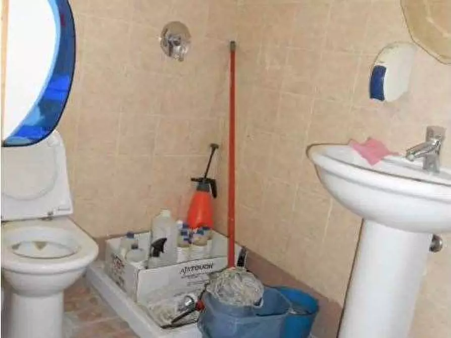 Immagine 15 di Negozio in vendita  in Via Tubaldini 8 a Grezzana