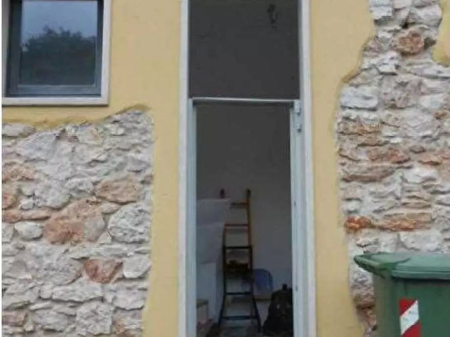 Immagine 18 di Negozio in vendita  in Via Tubaldini 8 a Grezzana