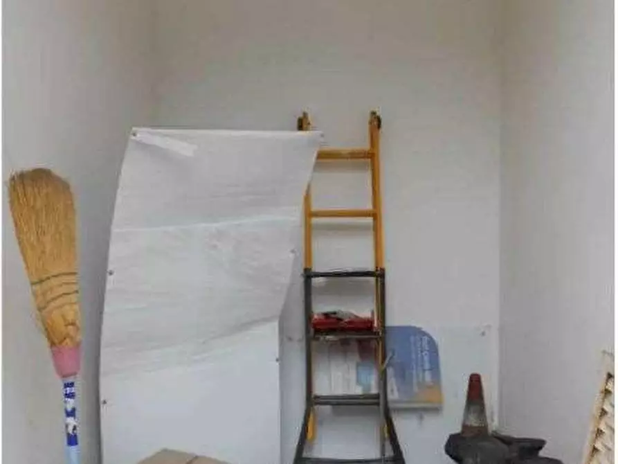 Immagine 19 di Negozio in vendita  in Via Tubaldini 8 a Grezzana