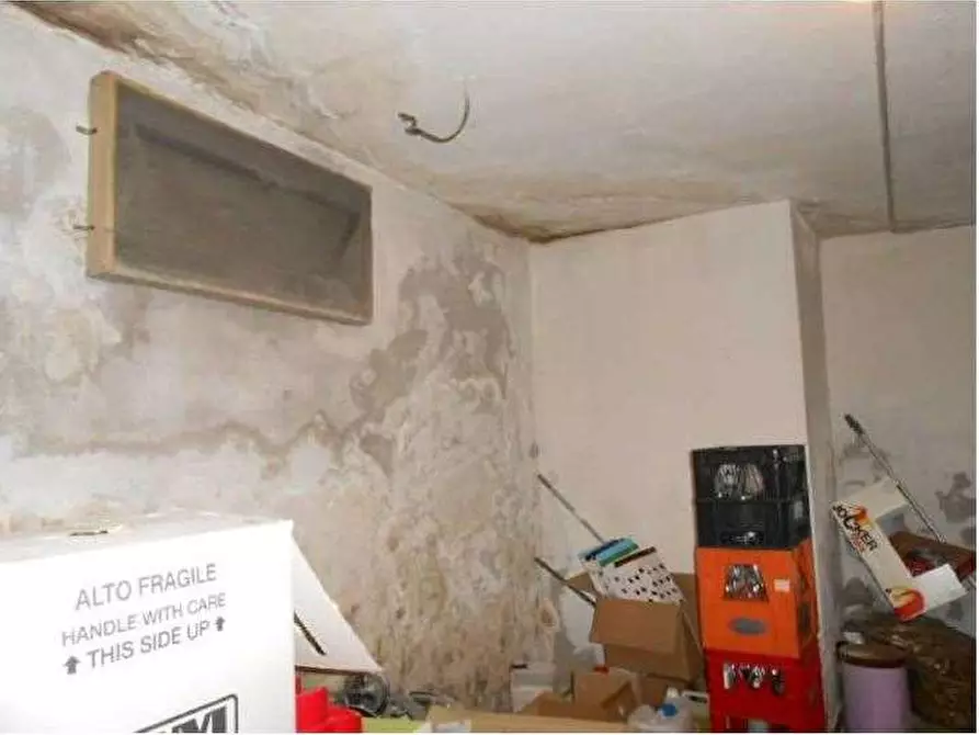 Immagine 42 di Negozio in vendita  in Via Tubaldini 8 a Grezzana