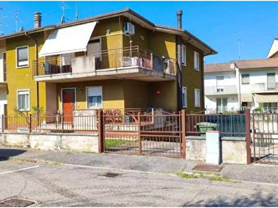 Immagine 1 di Appartamento in vendita  in Via Antonio Labriola 19 a Villafranca Di Verona
