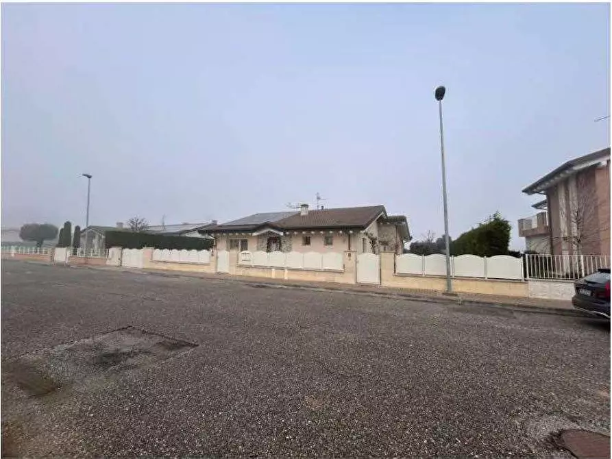 Immagine 3 di Villa in vendita  in Via Calzavara 239 a Veronella