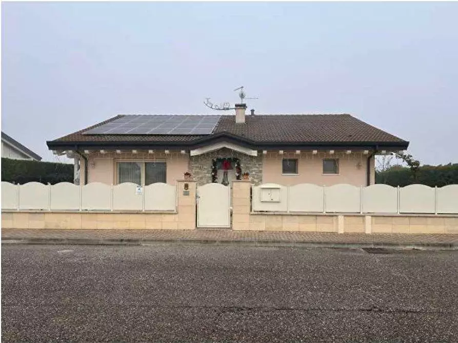 Immagine 4 di Villa in vendita  in Via Calzavara 239 a Veronella