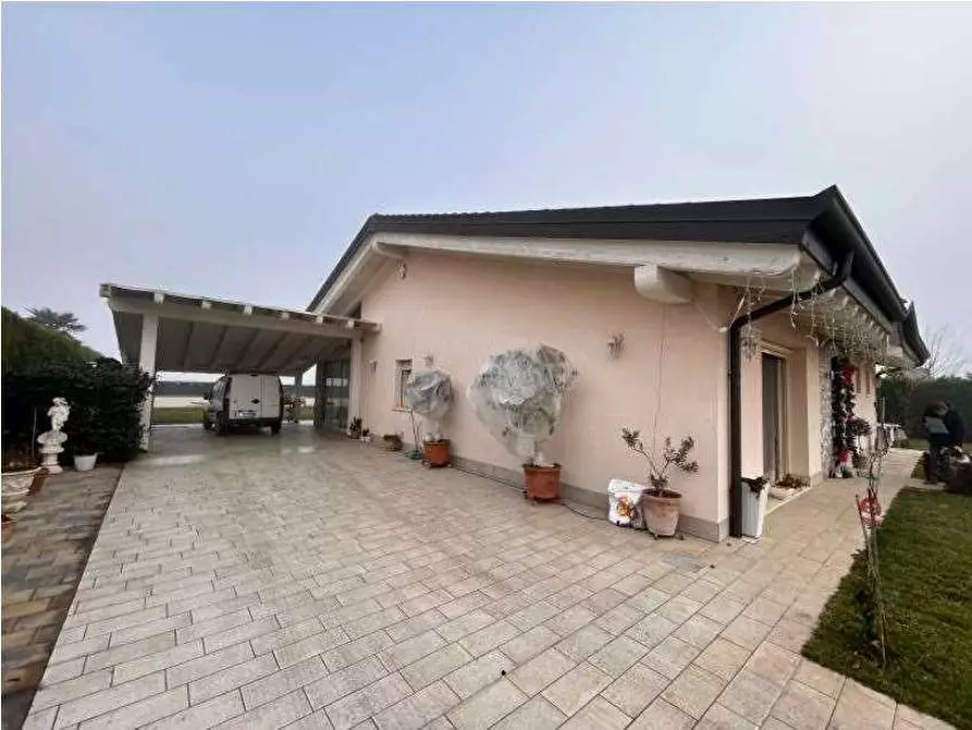 Immagine 6 di Villa in vendita  in Via Calzavara 239 a Veronella
