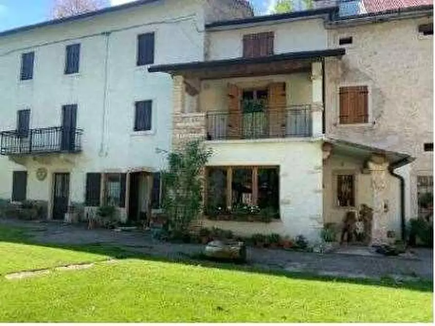 Immagine 2 di Porzione di casa in vendita  in Contrada Cenise di Sotto Valdiporro snc a Bosco Chiesanuova