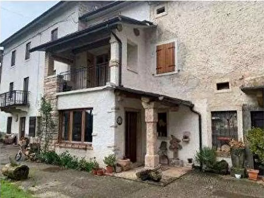 Immagine 3 di Porzione di casa in vendita  in Contrada Cenise di Sotto Valdiporro snc a Bosco Chiesanuova