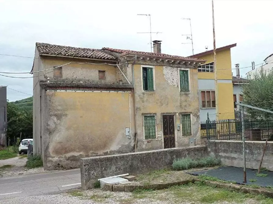 Immagine 1 di Villa in vendita  in Via mezzavilla 64 a Monteforte D'alpone