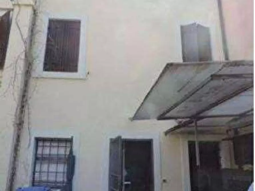 Immagine 4 di Negozio in vendita  in Piazza A. De Gasperi 34 a San Giovanni Lupatoto