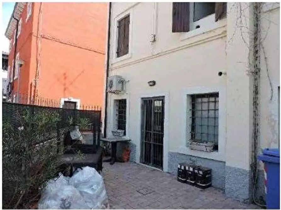 Immagine 5 di Negozio in vendita  in Piazza A. De Gasperi 34 a San Giovanni Lupatoto