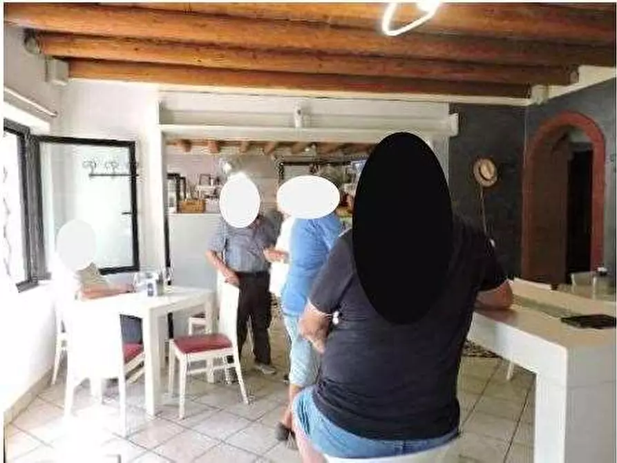 Immagine 11 di Negozio in vendita  in Piazza A. De Gasperi 34 a San Giovanni Lupatoto