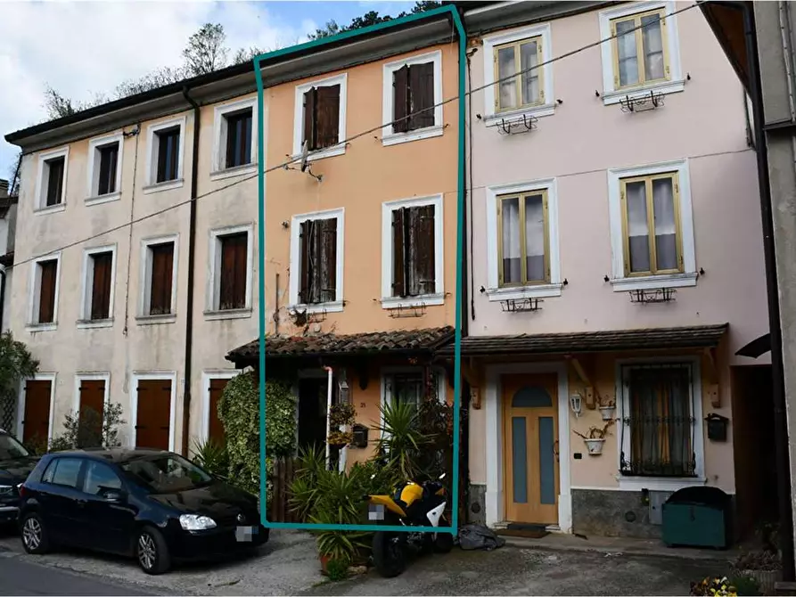 Immagine 2 di Porzione di casa in vendita  a Tregnago