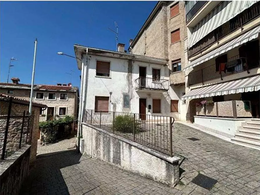 Immagine 1 di Porzione di casa in vendita  in Via Borgo Paglia 38 a Cerro Veronese